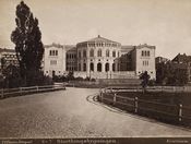 Stortingsbygningen på postkort. Foto: Per Adolf Thorén