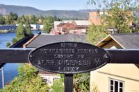 Fabrikkskilt. Foto: Roy Olsen (2018).