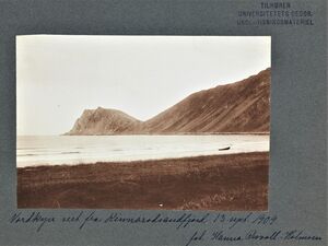 Nordkyn seet fra Kinnarodsandfjord - no-nb digifoto 20160318 00200 bldsa NGU0328.jpg