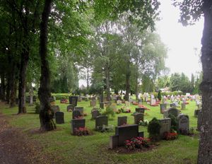 Nordstrand kirkegård Oslo august 2012.jpg