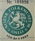 Norsk Folkemuseum, adgangsmerke fra jubileumsåret 1994. Foto: Stig Rune Pedersen