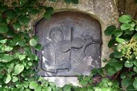 Minneplate for Gjermund Haugen ved Notodden kirke. Foto: Roy Olsen (2018).