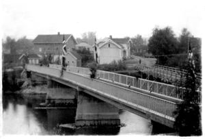 Ny bru i Leirsund 1929 sett fra Østersund.jpg