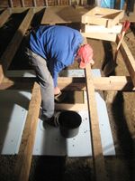 Nye fundamenter støpes.