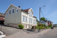 Bebyggelse på østsiden av Værlegata. Foto: Leif-Harald Ruud (2014)