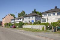 Disse fire funkisvillaene på Værlegatas østside ble også revet som følge av omreguleringen. Foto: Leif-Harald Ruud (2014)