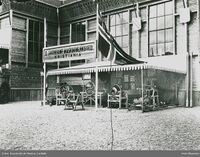 O. Jakobsons Maskinverksted på Den norske Industri- og Kunstutdstilling i 1883. Foto: Ludwik Szacinski De Ravicz/Oslo Museum (1883).