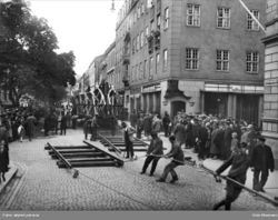 Ny seksjon av skinnegangen legges ut i Kristian Augusts gate.