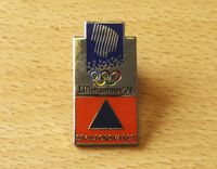 OL-pin fra 1994, med Sivilforsvarets internasjonale merke. Sivilforsvaret bidro under lekene. Foto: Stig Rune Pedersen