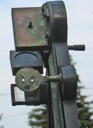 Octant pinnula and horizon mirror.jpg