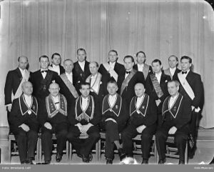 Det nyvalgte såkalte embedskollegiet av losjen Thomas Wildey i Oslo. Foto: Leif Ørnelund/Oslo Museum (1948).