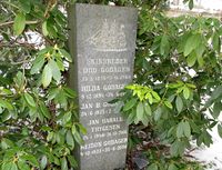 Skipsmotiv på gravminnet til skipsreder (d. 1968), Vestre gravlund i Oslo.