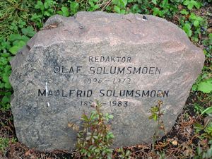 Olaf Solumsmoen gravminne Ullern.jpg