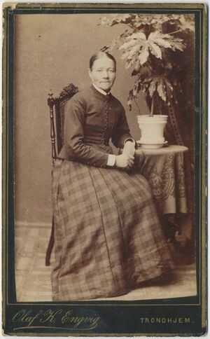 Olava Undlien (ÅMH 096-0029).jpg