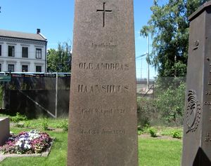 Ole Andreas Haanshuus gravminne Oslo.jpg
