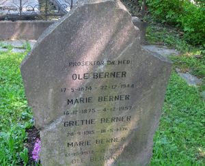 Ole Berner (1874-1944) gravminne.jpg