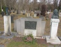 47. Ole Mustad d.y. gravminne.JPG