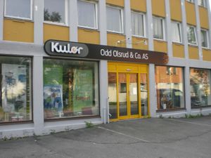 Olsrud fargehandel inngang.jpg