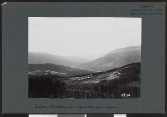 Opefter Etnedalen fra skydsstationen Sveen - no-nb digifoto 20160310 00094 bldsa NGU0492.jpg