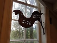 Det gamle spiret henger inne i kirken. Foto: Siri Iversen