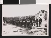 382. Oppstilte soldater - no-nb digifoto 20160415 00269 bldsa EYDE00128.jpg