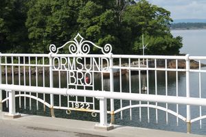 Ormsund bru navn og år på brua.JPG