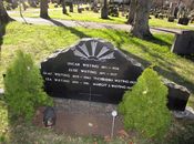 Gravminnet til polarfarer Oscar Wisting. Foto: Stig Rune Pedersen