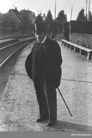 Oskar Braaten på Kolbotn stasjon 0217-013-0010.jpg