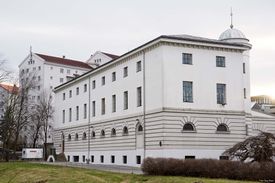 Skøyen transformatorstasjon, Drammensveien 118, oppført 1921, ark. Thorvald Astrup. Foto: Roy Olsen (2014).