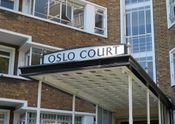 Leilighetskomplekset "Oslo Court" ble reist nær Regent Park før krigen, med norske investorer, derav navnet. Foto: Stig Rune Pedersen (2020)