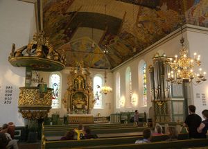 Oslo Domkirke-mot altertavlen.JPG