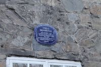 Blå plakett på Gråsteinsbygningen Foto: Chris Nyborg (2013)