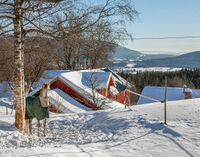 Fra Kjelsås gård er det storslagen utsikt over Sørkedalen. Foto: Leif-Harald Ruud (2011).