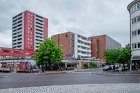 Den gamle trehusbebyggelsen på Moløkken er erstattet av boligblokker. Høyblokka i Drøbakgata 1 er et landemerke i strøket. Foto: Leif-Harald Ruud (2016)