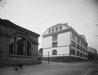 Hartvig Nissens skole, Niels Juels gate 56. Foto: Marthinius Skøien (omkr. 1899–1910).
