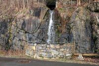 Prinsdalsbekken der den viser seg i dagen for første gang; ca. 700 meter sør for kommunegrensen mellom Oslo og Nordre Follo. Foto: Leif-Harald Ruud (2020).