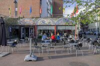 Uteserveringen utenfor Sagene samfunnshus lengst sør på Moløkka. Foto: Leif-Harald Ruud (2010)