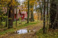 Strømsbråtaveien 7, to bygninger tilhørende gården Strømsbråten. Foto: Leif-Harald Ruud (2019)