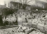 Under arkeologisk utgravning. Foto: Ukjent / Riksantikvaren (1917).