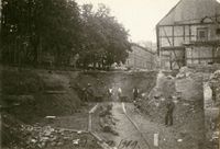 Under arkeologisk utgravning. Foto: Ukjent / Riksantikvaren (1919).