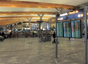 Oslo lufthavn avgangshallen januar 2014.jpg