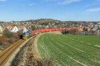 Et godstog passerer Rolvsøysund bru mellom Sarpsborg og Fredrikstad (2005). Foto: Leif-Harald Ruud