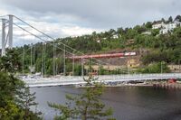 Et intercitytog til Halden passerer straks Ulvøya (2014). Foto: Leif-Harald Ruud