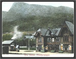 Otta stasjon med Pillarguripiggen.jpg