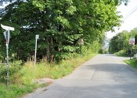 Otto Valstads vei nær krysset til Kirkeveien i den sørvestre delen. Foto: Stig Rune Pedersen (2020)