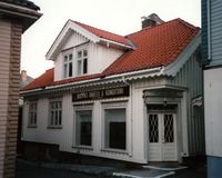 Breviks Bakeri og Konditori. Foto: Olve Utne (1996).