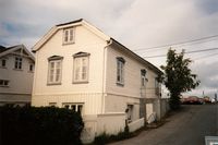 Hus i Langesund. Foto: Olve Utne (1996).