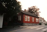 Hus i Langesund. Foto: Olve Utne (1996).