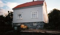 Hus i Langesund. Foto: Olve Utne (1996).