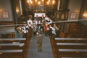 Ou1996 oving med Aasskard kyrkjekor.jpg